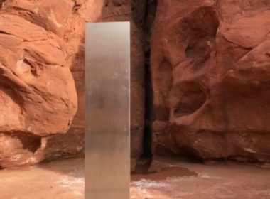 Monolitul misterios din Utah a avut primii vizitatori după ce detectivii online au identificat locul unde se află