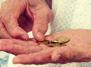 Pensionarii cu pensii calculate greşit îşi vor primi înapoi banii cuveniţi, indiferent de perioadă. Preşedintele a promulgat legea