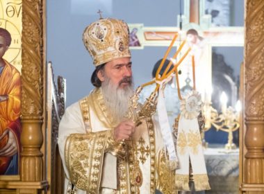Arhiepiscopul Tomisului: Aşteptăm să vină mai mulţi credincioşi, am văzut că este bunăvoinţă pentru că toţi sunt români, fiind creştin-ortodocşi nu pot să fie împotriva fraţilor lor / Zeci de maşini cu credincioşi, la Peştera Sfântului Apostol Andrei