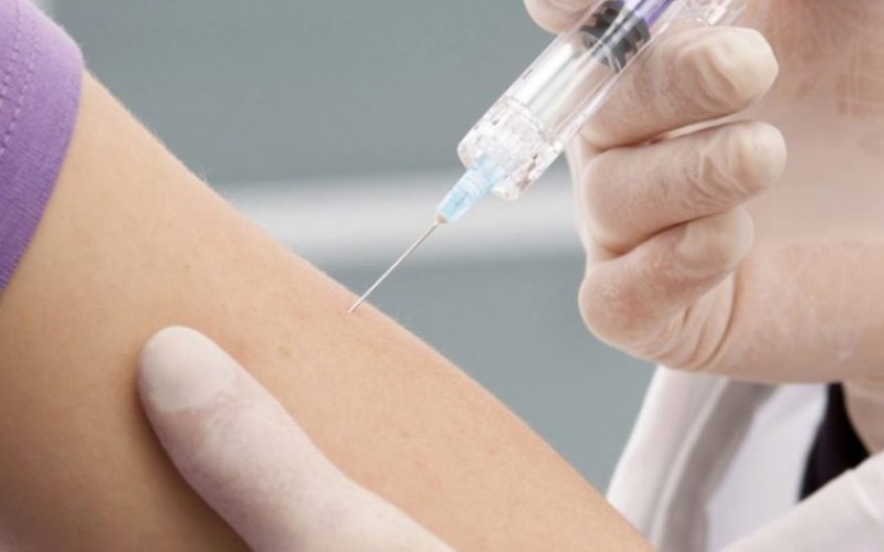 Miturile despre vaccinurile anti-COVID, demontate de experţi. Cum s-a reuşit dezvoltarea serului într-un timp atât de scurt