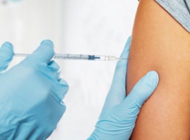 Schema completă de vaccinare va cuprinde 3 doze pentru categoriile vulnerabile. După 6 luni se face a patra doză