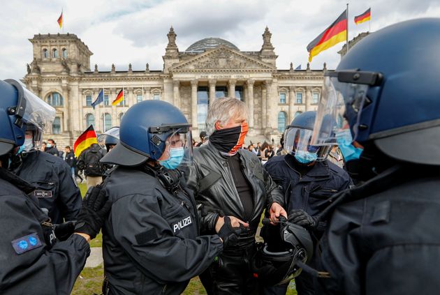 Oficial german: Germania se confruntă cu un risc în creştere de atacuri ale militanţilor de extremă-dreapta, care neagă existenţa pandemiei de coronavirus