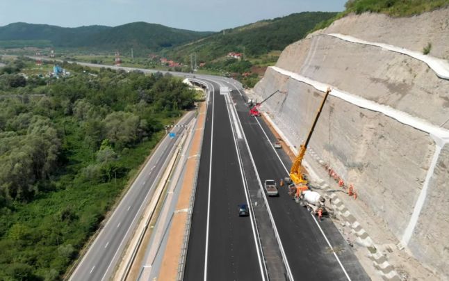 Cătălin Drulă anunţă că se va circula fără restricţii de viteză pe autostrada Lugoj-Deva, între nodul Ilia şi nodul Holdea, de miercuri seară/ CNAIR anunţă că restricţia se ridică la ora 18.00