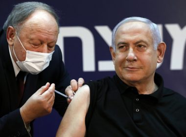 Benjamin Netanyahu devine primul cetăţean israelian care se vaccinează contra COVID-19