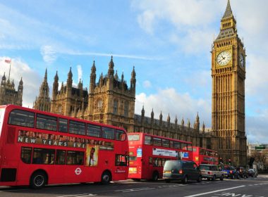 De la 1 Octombrie paşaportul devine obligatoriu pentru a călători în Regatul Unit