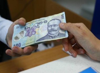 STUDIU: 73% dintre românii de acasă subestimează valoarea banilor trimişi de diaspora