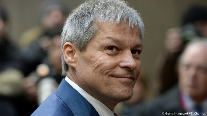 Dacian Cioloş îi cere premierului să îl demită de îndată pe ministrul Florin Roman: Compromite ideea de meritocraţie