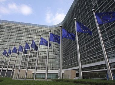 Comisia Europeană, surprinsă de decizia Belgiei de a prelungi interdicţia asupra călătoriilor neesenţiale
