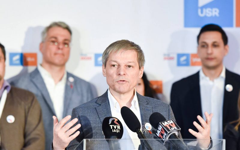 Cioloş: Cerem PNL şi PSD să propună rapid un program şi o echipă de guvernare cu care să vină în Parlament