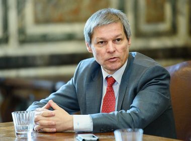 Cioloş acuză PNL că duce o campanie prin care încearcă să arunce vina pandemiei pe Ioana Mihăilă şi pe Vlad Voiculescu: Este de neînţeles ce doreşte acest partid care ne trimite mesaje de împăcare, în timp ce în public continuă cu dezinformări