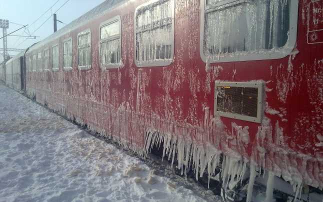 Trafic feroviar cu dificultăţi în zona de sud a ţării, din cauza căderilor de zăpadă