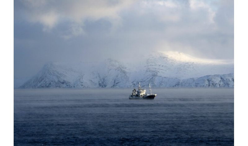 O navă de pescuit rusească s-a scufundat în Marea Barents. 17 persoane sunt dispărute