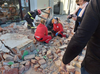 Mărturiile medicului Ionuţ Olaru, din echipa aflată acum în Turcia: Am văzut focuri aprinse în faţa unor clădiri care erau în picioare, însă oamenii nu mai intrau de teamă. Au fost unde de şoc şi astăzi