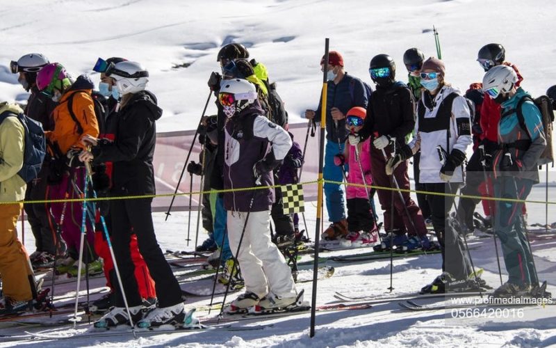 Vor fi deschise până la urmă staţiunile de schi din România? Marea temere este legată de aglomeraţie şi de cozi: "Va fi o nebunie"