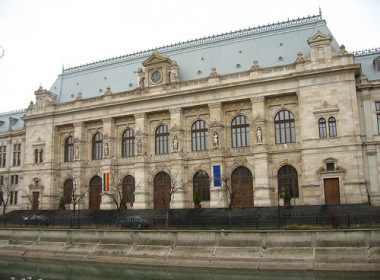 Protest la palatul Jusţiei după condamnarea avocatului Robert Roşu