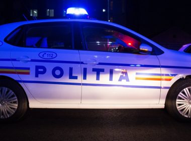 Prahova: Bărbat împuşcat de poliţişti după o urmărire în trafic; şoferul autoturismului, căutat în zonă
