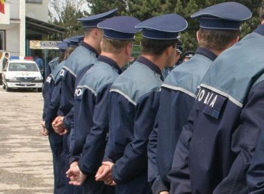 Poliţişti anchetaţi în Bacău