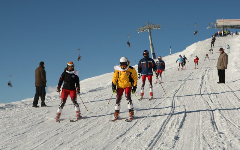Sporturile de iarnă vor putea fi practicate sezonul acesta doar în condiţii speciale. Starea de alertă, prelungită cu încă 30 de zile