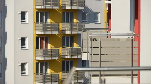 Locuinţele noi s-ar putea scumpi cu 15% din cauza noilor reguli pentru “clădiri verzi”