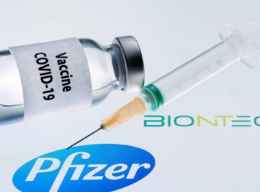 Peste 960.000 de doze de vaccin Pfizer ajung luni şi marţi în România