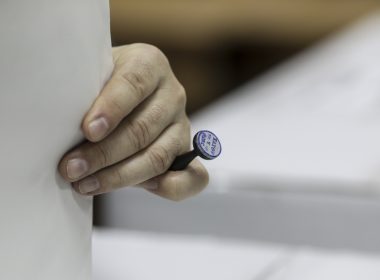 Alegeri parlamentare 2020 - Vâlcea: Dosar penal deschis după ce un echipaj de jandarmi a reclamat că reprezentanţii unei secţii de votare au plecat cu urna mobilă fără pază