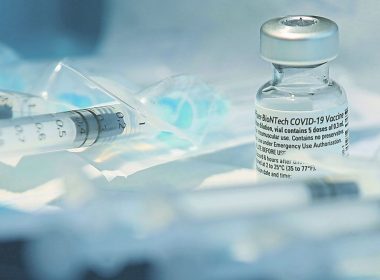 Pfizer şi BioNTech anunţă că vaccinul lor împotriva covid-19 este eficient împotriva variantelor engleză şi sud-africană ale noului coronavirus