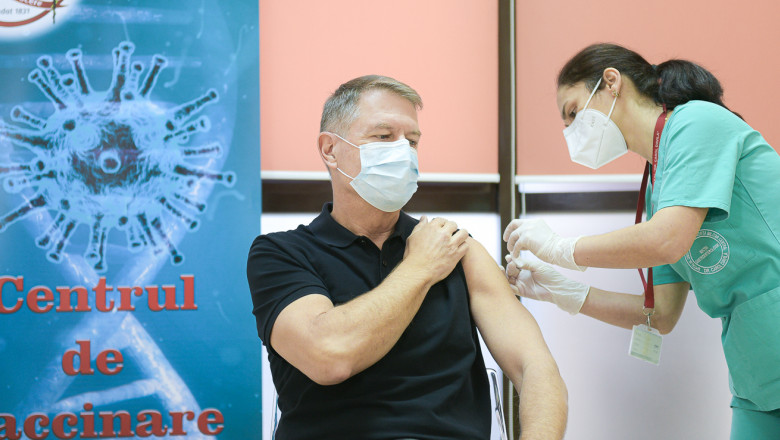 Iohannis a furat startul la vaccinare