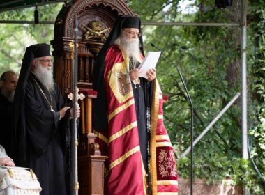 Arhiepiscopul Sucevei şi Rădăuţilor: Preoţii prinşi că „citesc viitorul” riscă să fie daţi afară din Biserică şi să devină laici