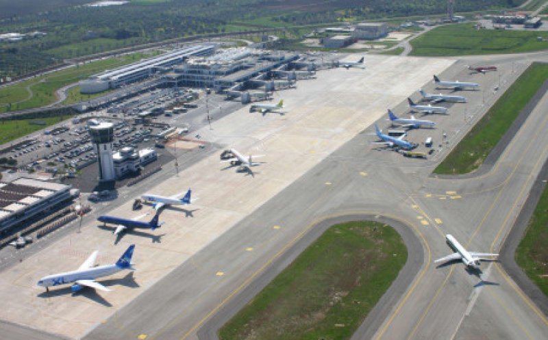 Zeci de zboruri anulate săptămânal pe aeroportul Otopeni