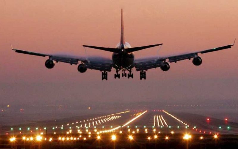 Pasagerii unui zbor anulat din cauza unei greve a piloţilor trebuie despăgubiţi de compania aeriană