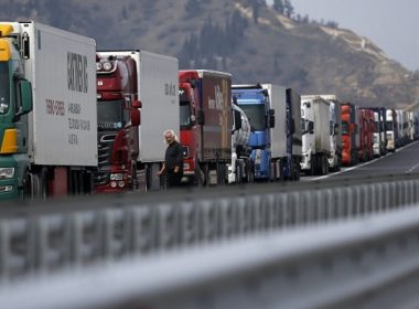 Coloane de camioane şi ore de aşteptare în principalele puncte de ieşire din ţară din vest