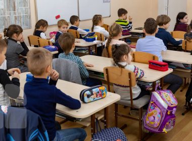 Ghorghiţă: Reînceperea şcolilor cu prezenţă fizică creşte riscul de expunere, dar copiii au nevoie să participe la şcoală
