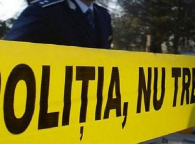 Crima sangeroasa in Cluj. O femeie din comuna Baciu a fost ucisă în mod brutal, chiar de fiul acesteia. Tânărul şi-a lovit mama cu toporul în cap. Era consumator de droguri. Mai multe detalii la FOCUS 15:00 si FOCUS 18:00