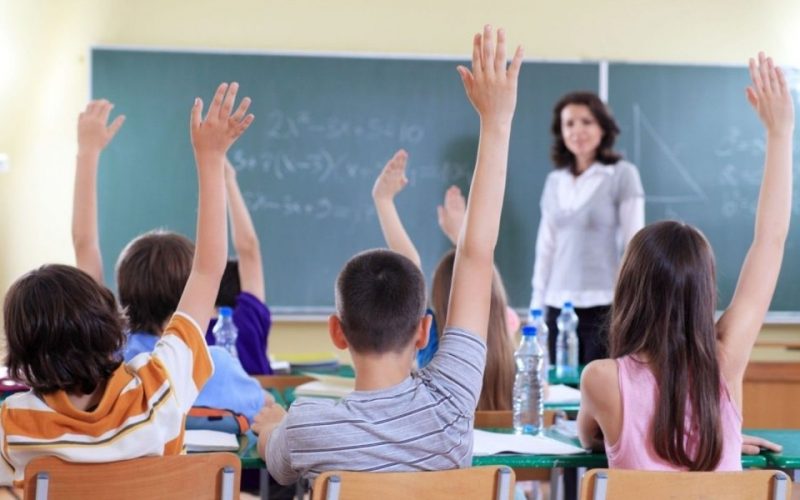 Ministerul Educaţiei renunţă la ideea testelor rapide de salivă în şcoli