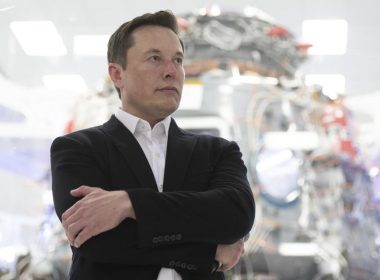 Elon Musk a venit cu o chiuvetă la sediul Twitter