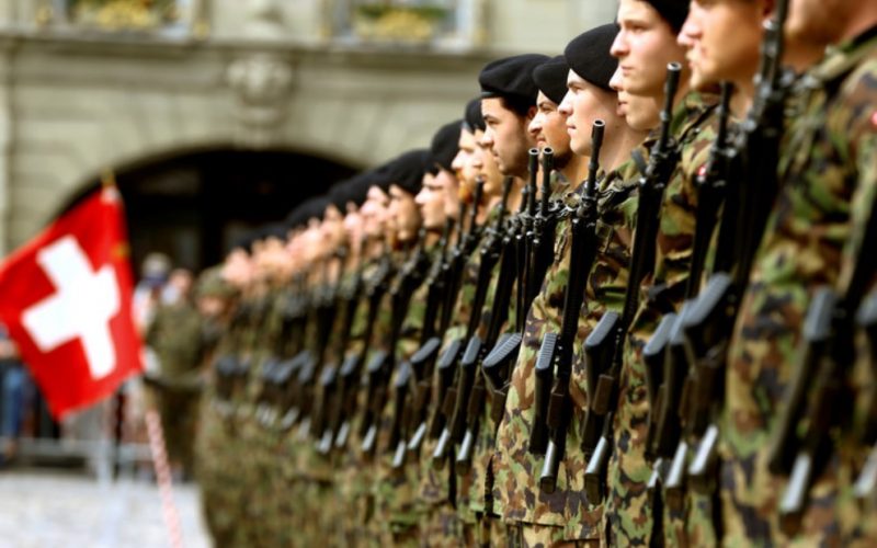 Elveţia a inventat serviciul militar la domiciliu. Cum se va desfăşura