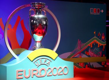 România ar putea pierde găzduirea celor patru meciuri de la EURO 2020, care începe iunie. Motivul vi-l spune Anca Serea la ştirile sportive, puţin înainte de ora 19:00.