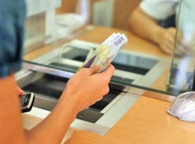 Românii nu vor să se mai împrumute la bănci
