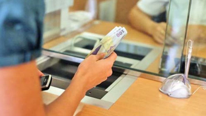 Românii nu vor să se mai împrumute la bănci