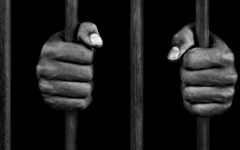 177 de ani închisoare pentru ucigaşii unui proxenet român. Liderul grupării le-a cerut asasinilor „să-l facă tocăniţă”
