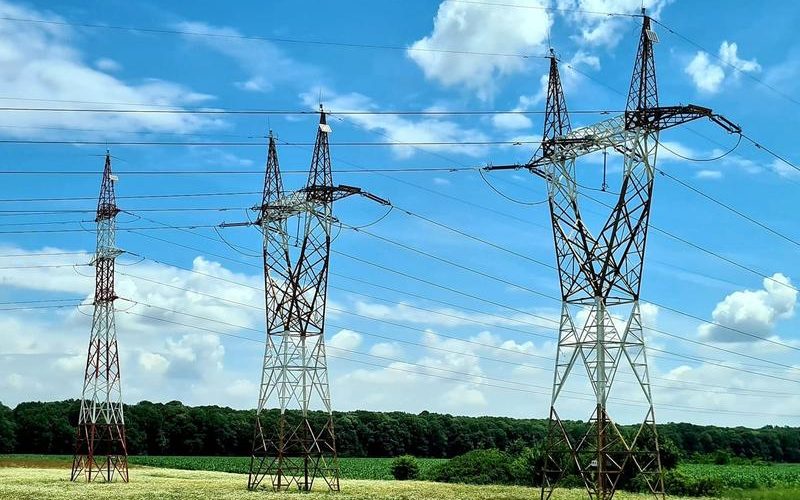 Se anunţă un nou val de scumpiri la energia electrică. Ce recomandă ANRE clienţilor care nu au încheiat un contract pe piaţa concurenţială