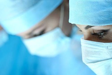 Medicii de la Spitalul Parhon au extirpat un rinichi de 6 kilograme pentru a transplanta unul de câteva sute de grame