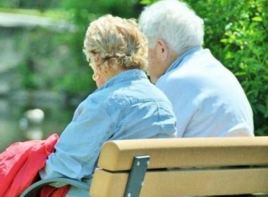 Guvernul adoptă ajutprul pentru pensionarii cu venituri mici