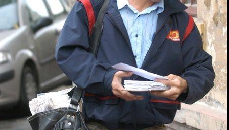 Traian Băsescu, căutat de poştaş