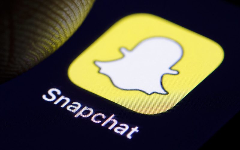 Snapchat se alătură platformelor care iau măsuri împotriva lui Trump şi îi blochează permanent contul