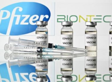 Cimisia Europeană a semnat al treilea contract cu Pfizer pentru alte 1,8 miliarde de doze de vaccin.