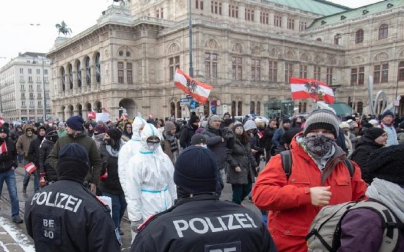 Protest anti-carantină la Viena