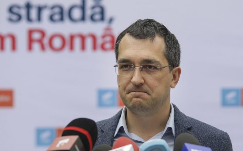 Ministrul Voiculescu a scris pe Facebook că şi-a programat părinţii pentru vaccinare, iar platforma a funcţionat bine