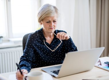 Femeile care vor să muncească până la 65 de ani nu pot ieşi mai devreme la pensie decât anticipat, adică cu penalizare