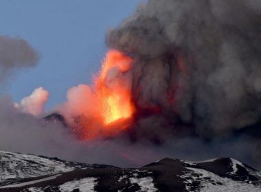 A erupt vulcanul Etna. Este cea mai semnificativă izbucnire din ultimii ani